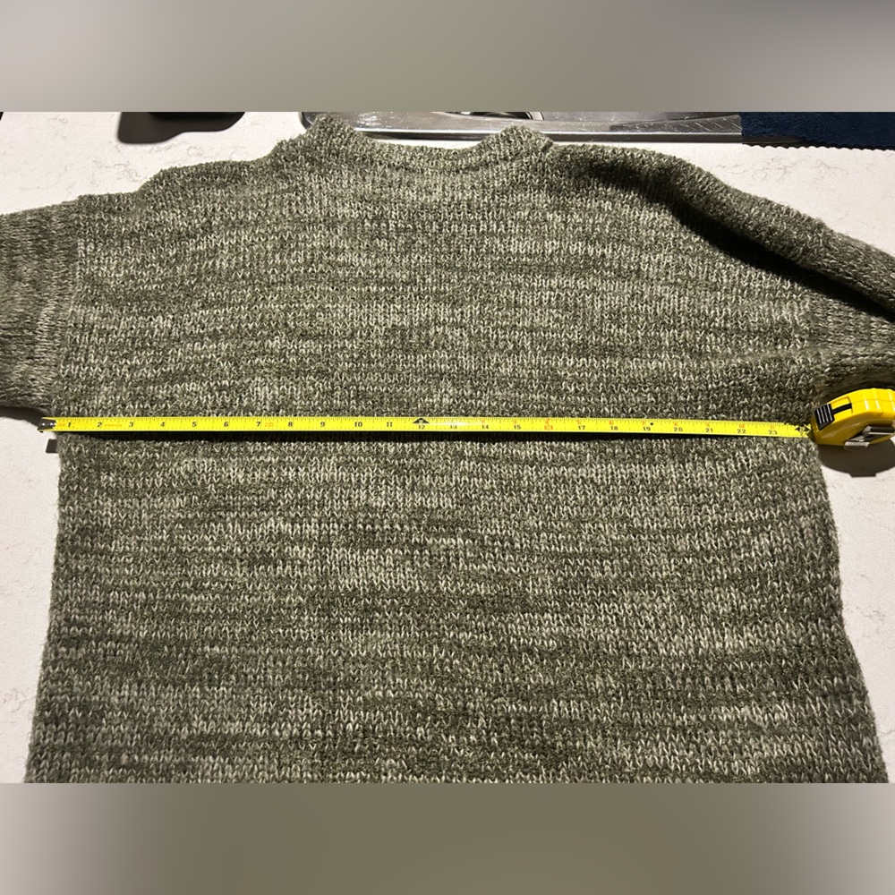 Oversized green Hand knit Wool Sweater - Picture 4 of 4